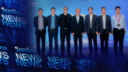 z6com尊龙科技董事长王长春一行到中银金科参观互换